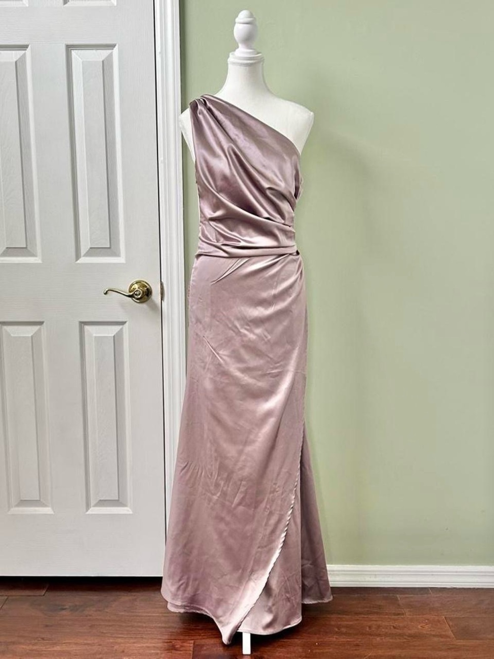 One shoulder pink gown